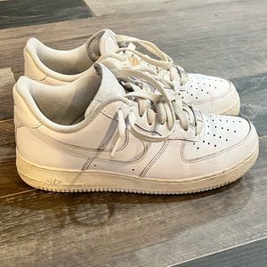 White Nike Air Force 1